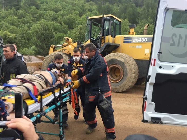 Domaniç’te hafriyat kamyonu devrildi: 1 yaralı G4