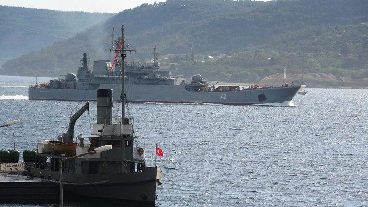 Rus savaş gemisi ’Novocherkassk’ Çanakkale Boğazı’ndan geçti G1