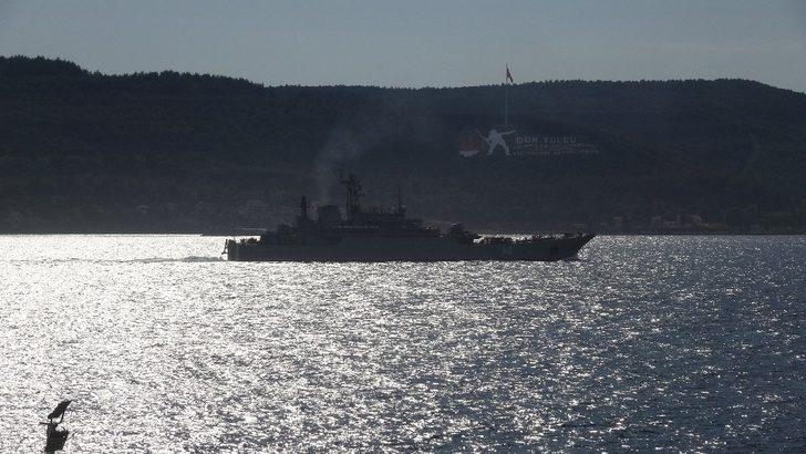 Rus savaş gemisi ’Novocherkassk’ Çanakkale Boğazı’ndan geçti G4