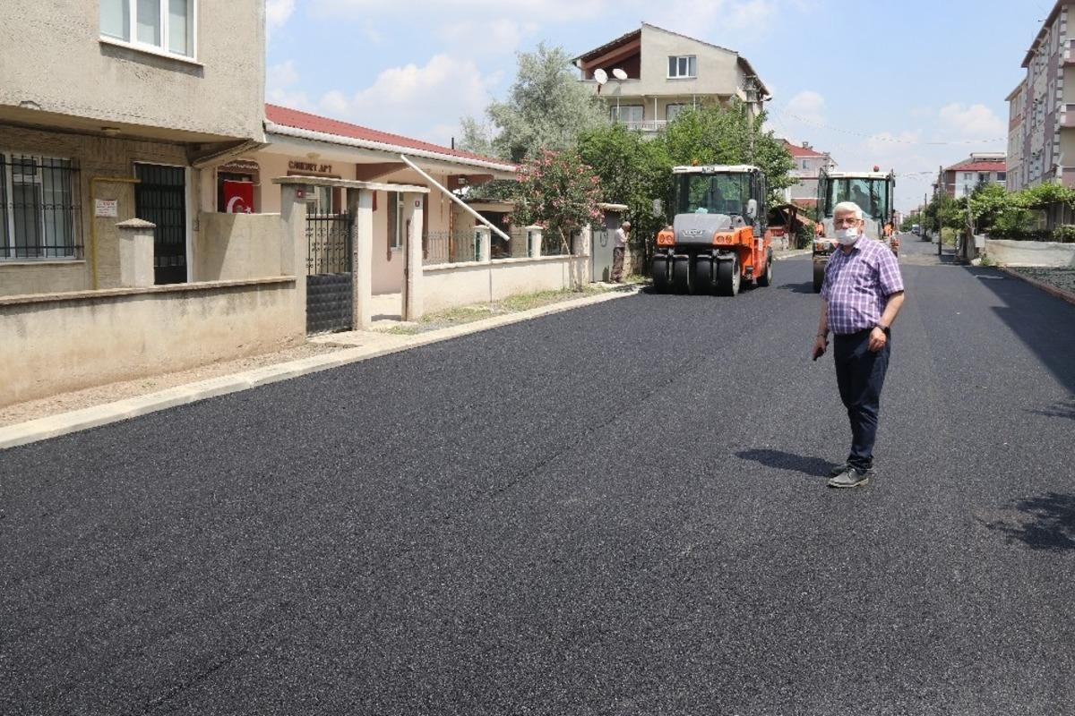 Başkan Y&uuml;ksel asfaltlama &ccedil;alışmalarını yerinde inceledi