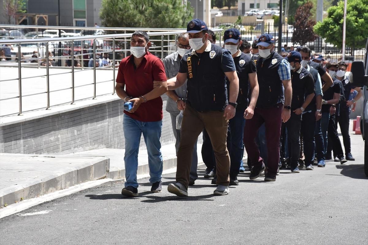 G&Uuml;NCELLEME - Gaziantep'teki yasa dışı bahis operasyonunda yakalanan 15 ş&uuml;pheliden 3'&uuml; tutuklandı