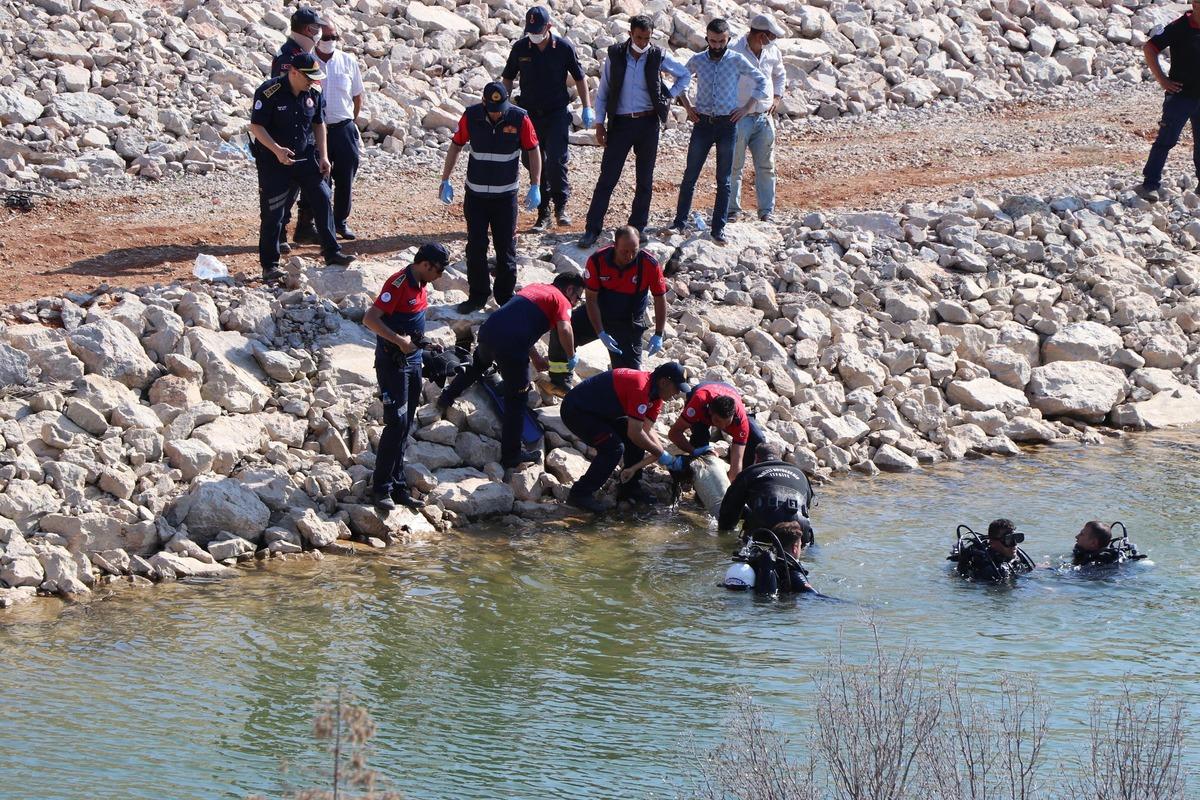 G&ouml;let kenarında 'selfie' felaket getirdi! Dayı ve yeğeni hayatını kaybetti