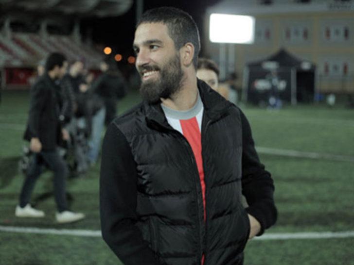 Arda Turan toplu taşıma aracına bindi selfie çekti G5