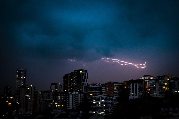 Ankara'da sağanak yağış hayatı felç etti G4