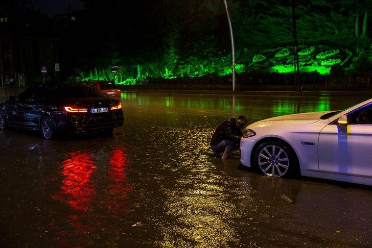 Ankara'da sağanak yağış hayatı felç etti G5