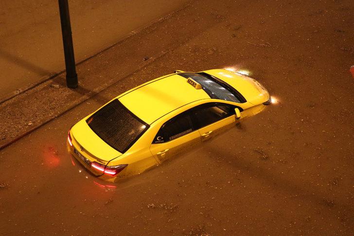 Ankara'da sağanak yağış hayatı felç etti G2