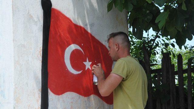 Sanatını Alaçam duvarlarına işliyor