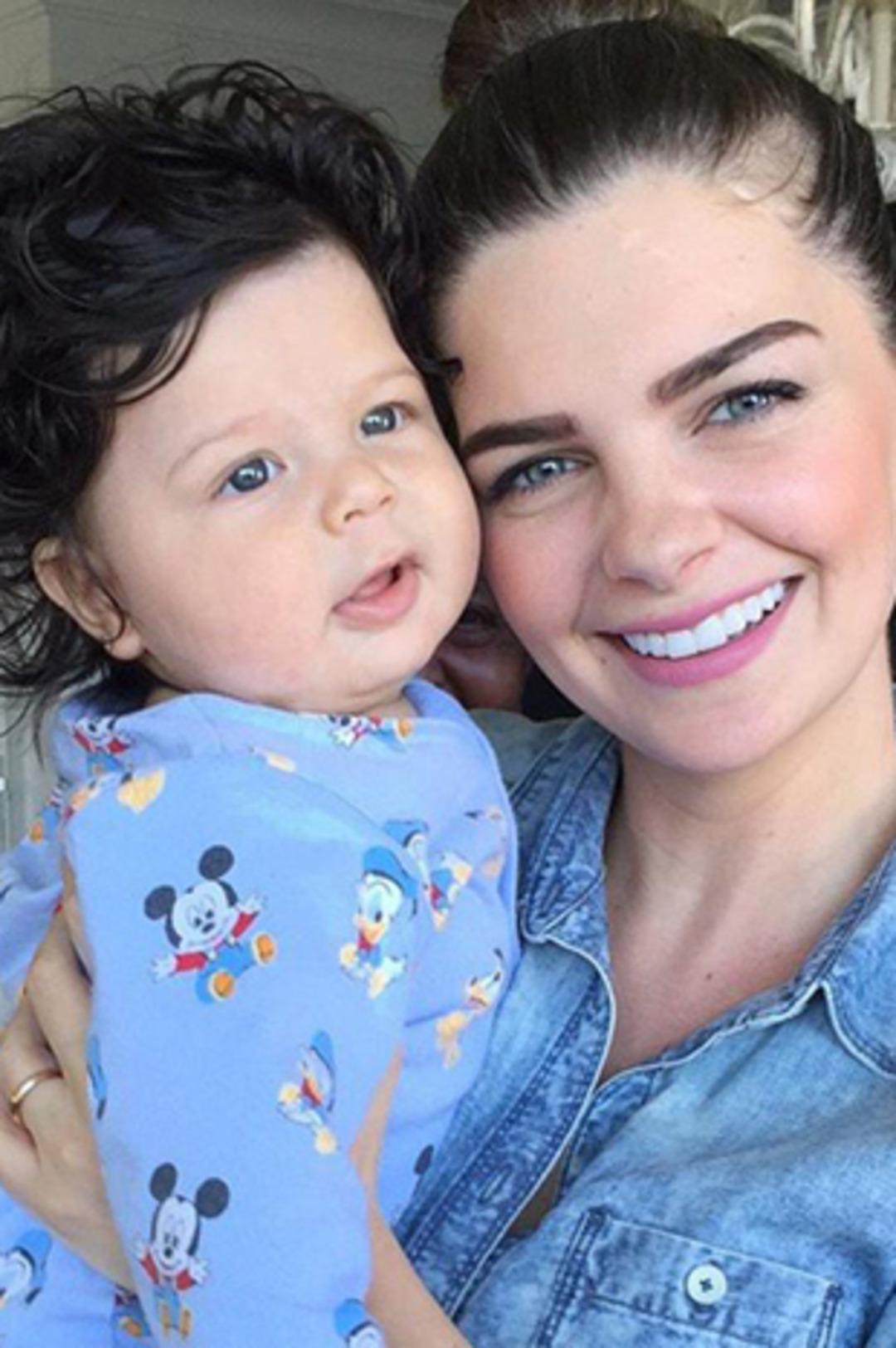 Pelin Karahan-Bedri G&uuml;ntay &ccedil;ifti oğullarının doğum g&uuml;n&uuml;n&uuml; kutladı