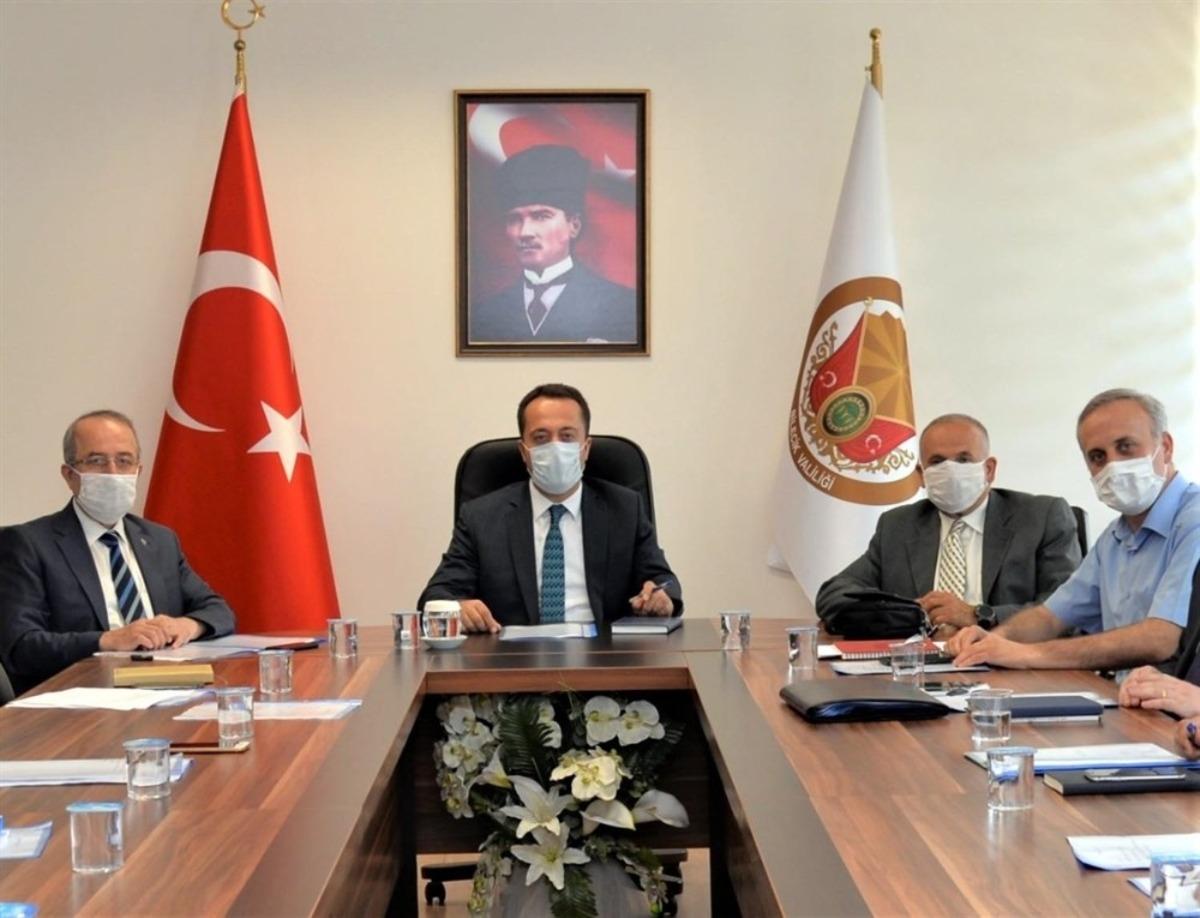 Vali uyardı, "Korona vir&uuml;s salgınının hen&uuml;z ge&ccedil;medi"