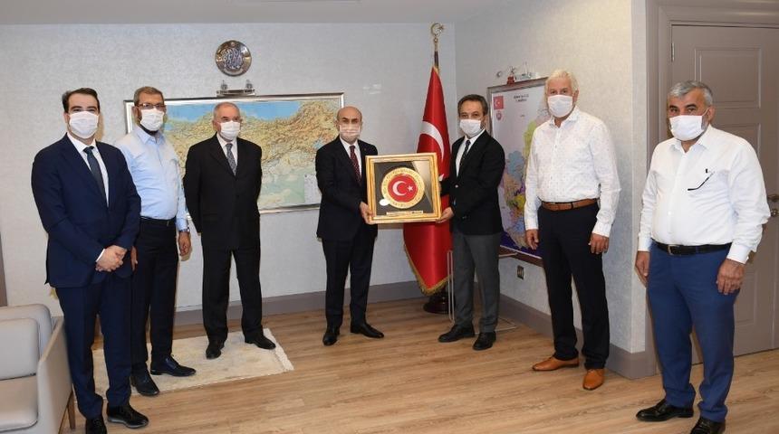 Karslıoğlu: "Valimiz pandemi s&uuml;recini okulların bakımı i&ccedil;in fırsata &ccedil;evirdi"