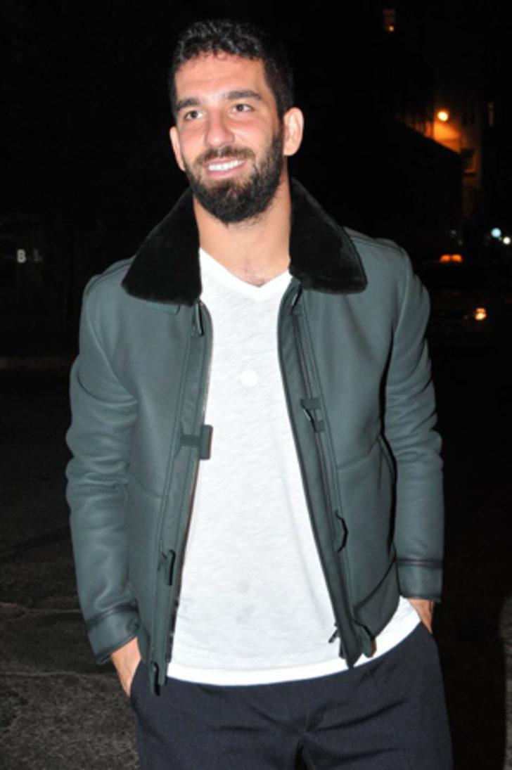 Arda Turan toplu taşıma aracına bindi selfie çekti G4