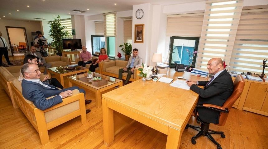 Başkan Soyer, Piraziz ve G&uuml;lyalı belediye başkanlarıyla bir araya geldi