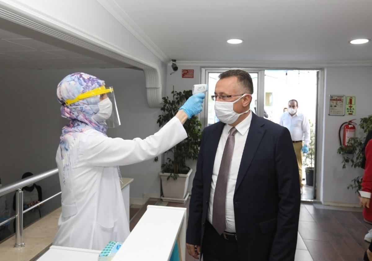 Adapazarı Belediye Başkanı Mutlu Işıksu, pandemi m&uuml;cadelesini anlattı