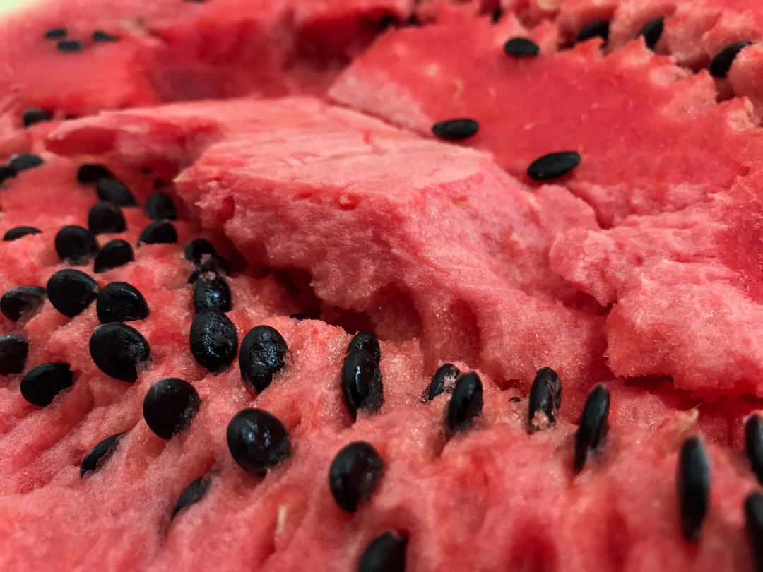 İşte kabak aşılı karpuzu ayırt etme y&ouml;ntemi! İyi karpuz se&ccedil;imi i&ccedil;in bunlara dikkat