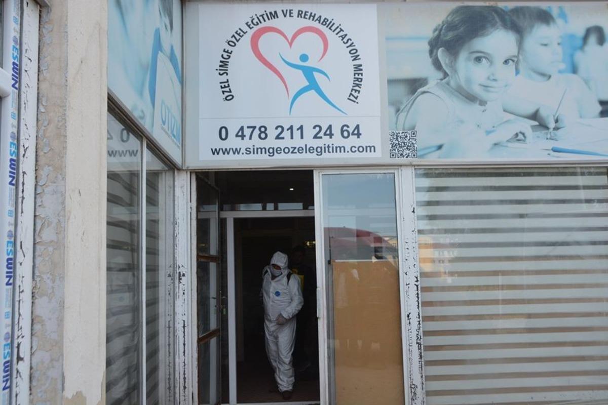 Cuma namazı kılınacak alanlar dezenfekte edildi