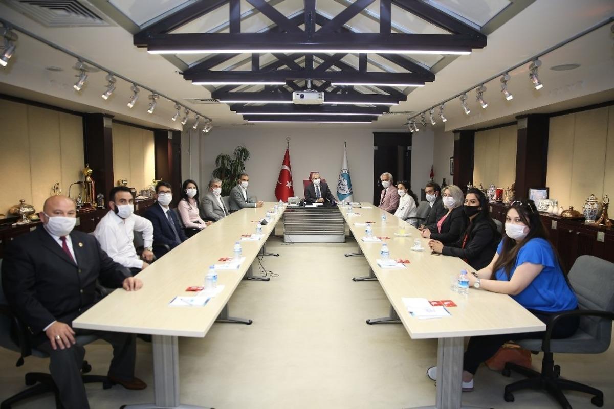 Başkan B&uuml;y&uuml;kkılı&ccedil;, bin 600 berber ve kuaf&ouml;r&uuml; kapsayan protokol&uuml; imzaladı