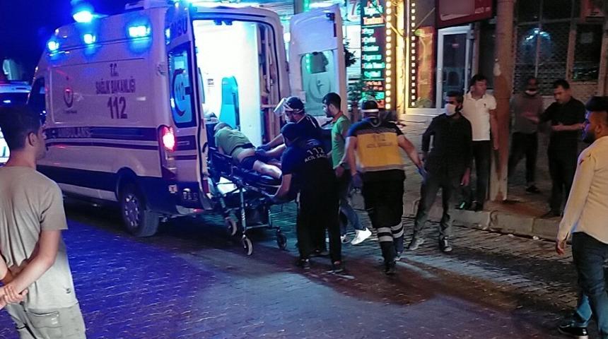 İki grup arasında bı&ccedil;aklı kavga: 1 yaralı