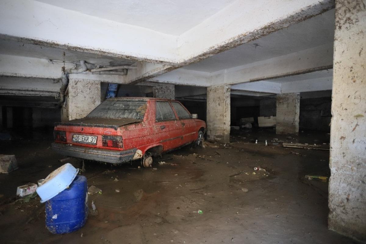 Ankara&rsquo;da selin neden olduğu yıkım g&uuml;n ağarınca ortaya &ccedil;ıktı