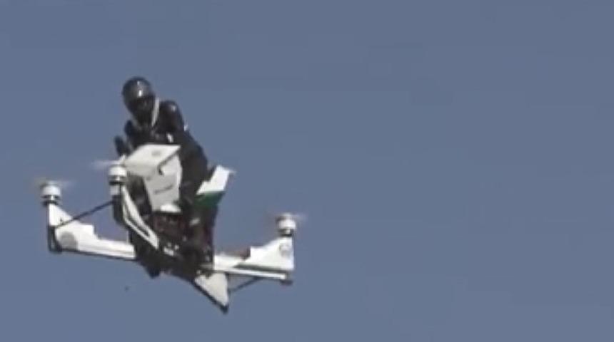 U&ccedil;an motosikletle test s&uuml;r&uuml;ş&uuml; yaptı! Sonu&ccedil;...