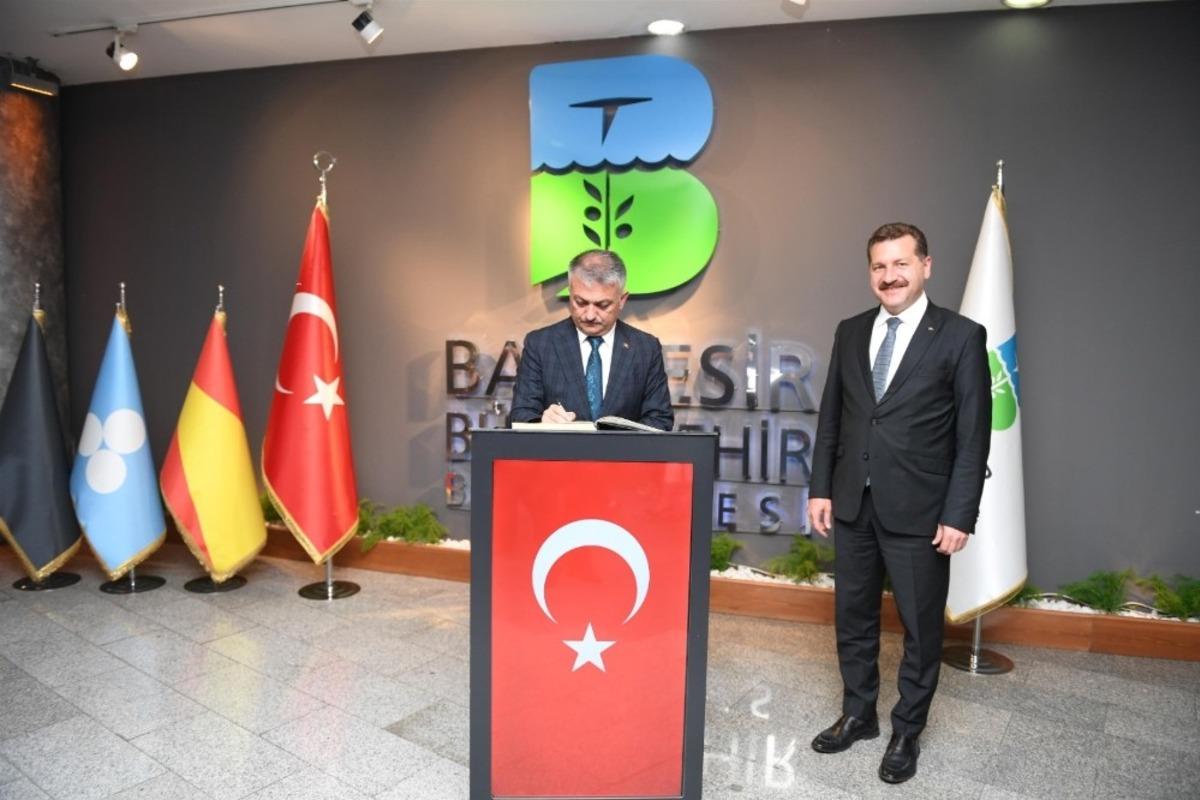 Vali Yazıcı, B&uuml;y&uuml;kşehir ile helalleşti