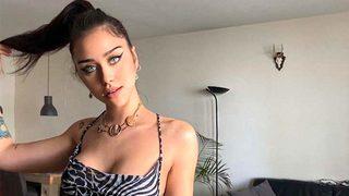 Zeynep Alkan'ın süper mini şortu olay oldu