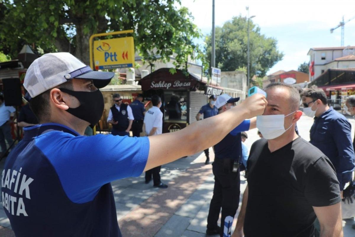Vatandaşlar Ey&uuml;p Sultan Camii meydanını doldurdu