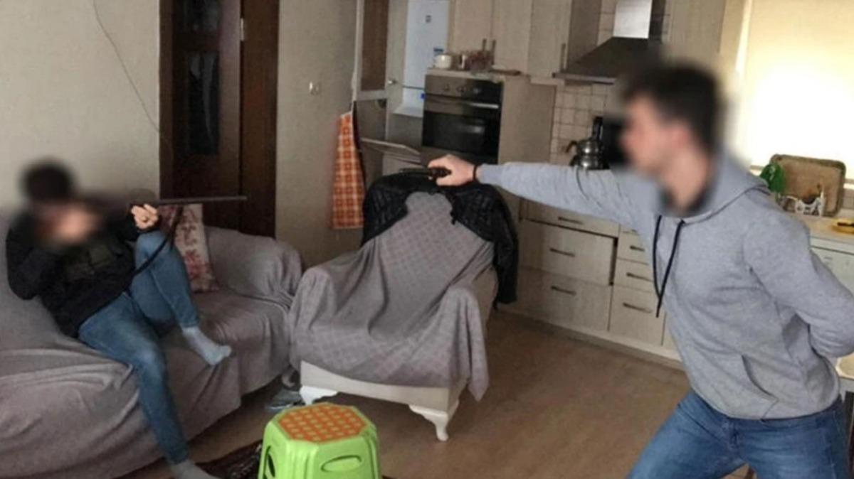 Sosyal medya fotoğrafı &ccedil;ekmek isterken arkadaşını vurdu