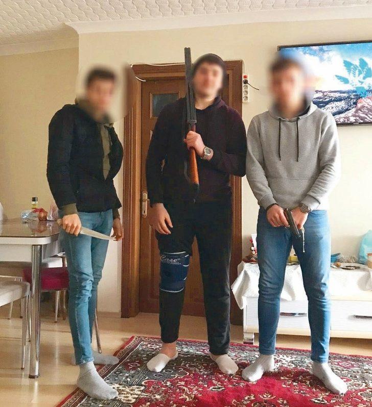 Sosyal medya fotoğrafı çekmek isterken arkadaşını vurdu G3