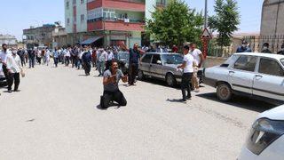 Bu acıya yürek dayanmaz! Diz çöküp, feryat etti