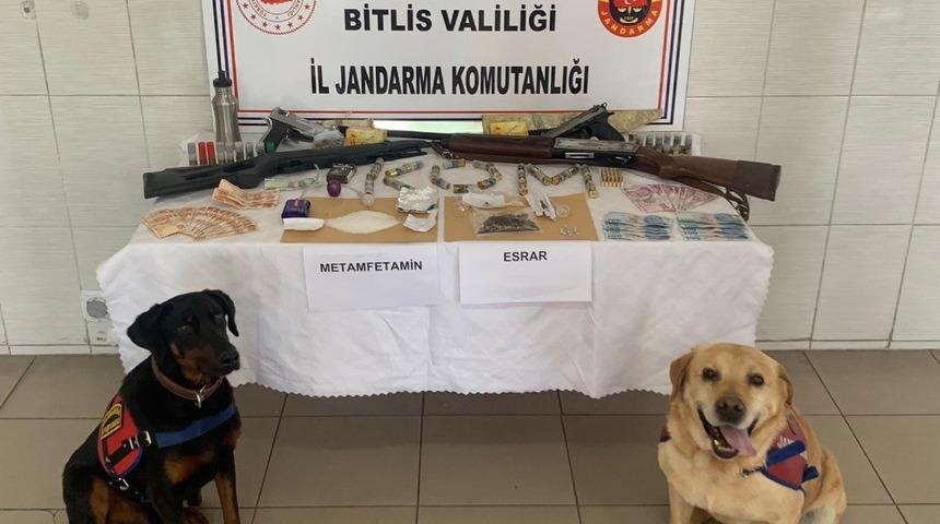 Bitlis&rsquo;te uyuşturucu operasyonu: 14 g&ouml;zaltı