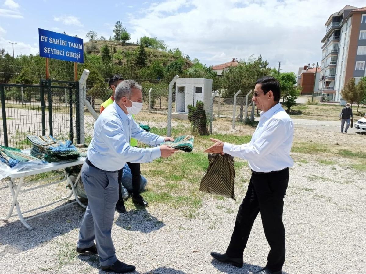 Sungurlu&rsquo;da vatandaşlara seccade dağıtıldı