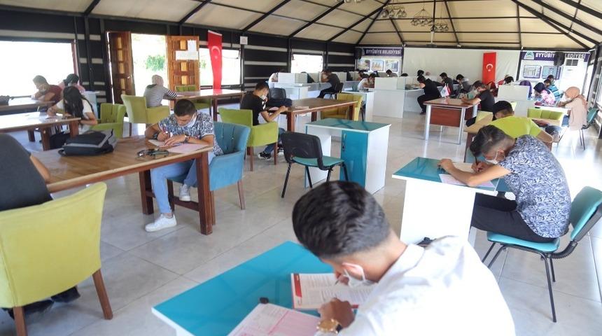 Eyy&uuml;biyeli gen&ccedil;ler sınavlara hazırlanıyor