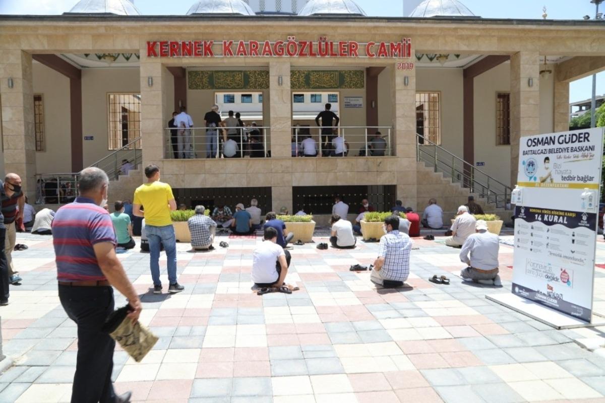 Kernek Karag&ouml;zl&uuml;ler Cami ibadete a&ccedil;ıldı