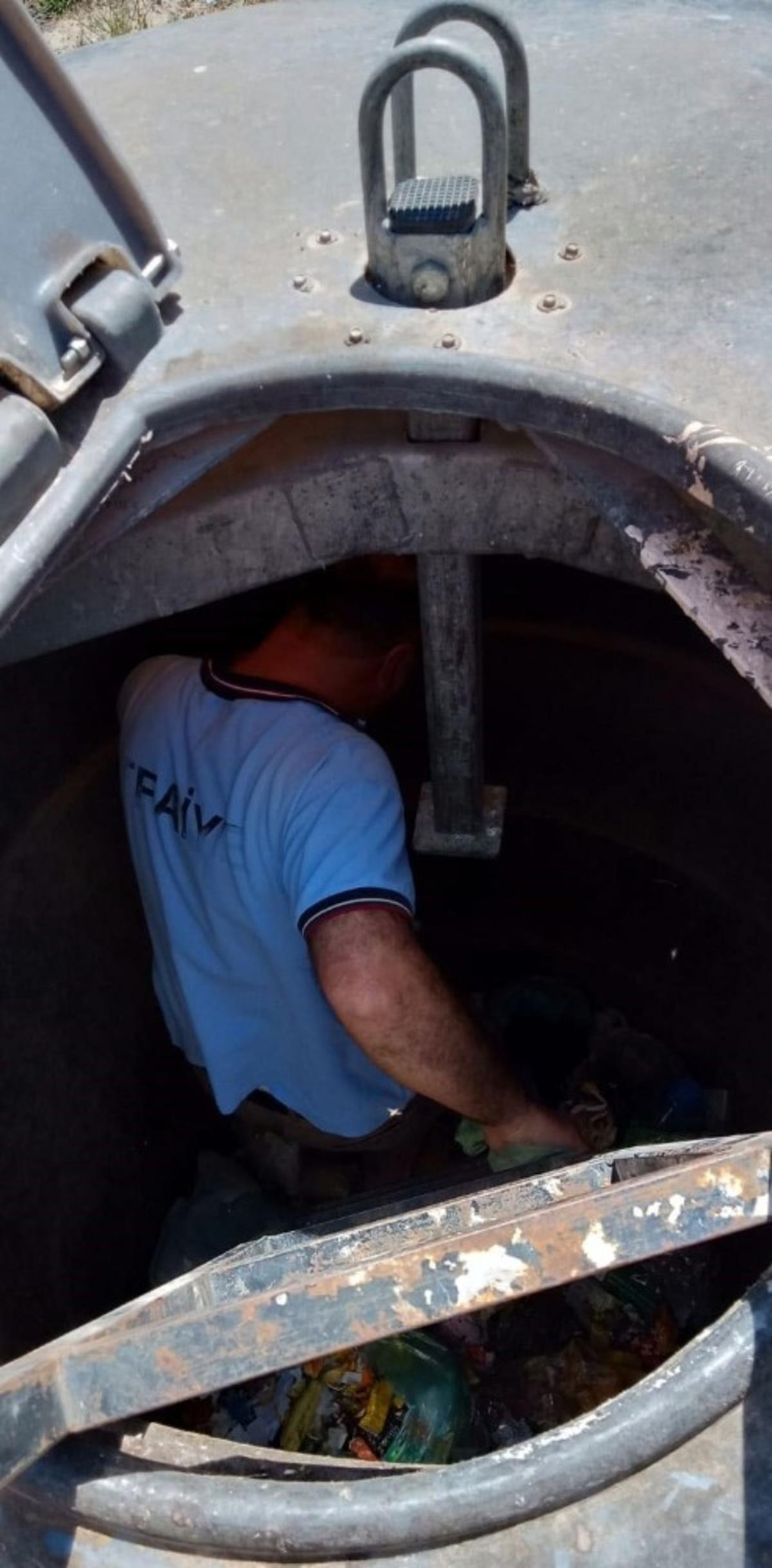 İtfaiye ekibi yavru kedi i&ccedil;in seferber oldu