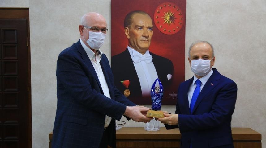 Vali &Ouml;zdemir &Ccedil;akacak&rsquo;tan Başkan Kurt&rsquo;a veda ziyareti