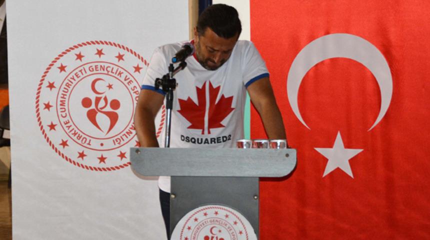 B&uuml;lent Uygun, g&ouml;zyaşlarına hakim olamadı