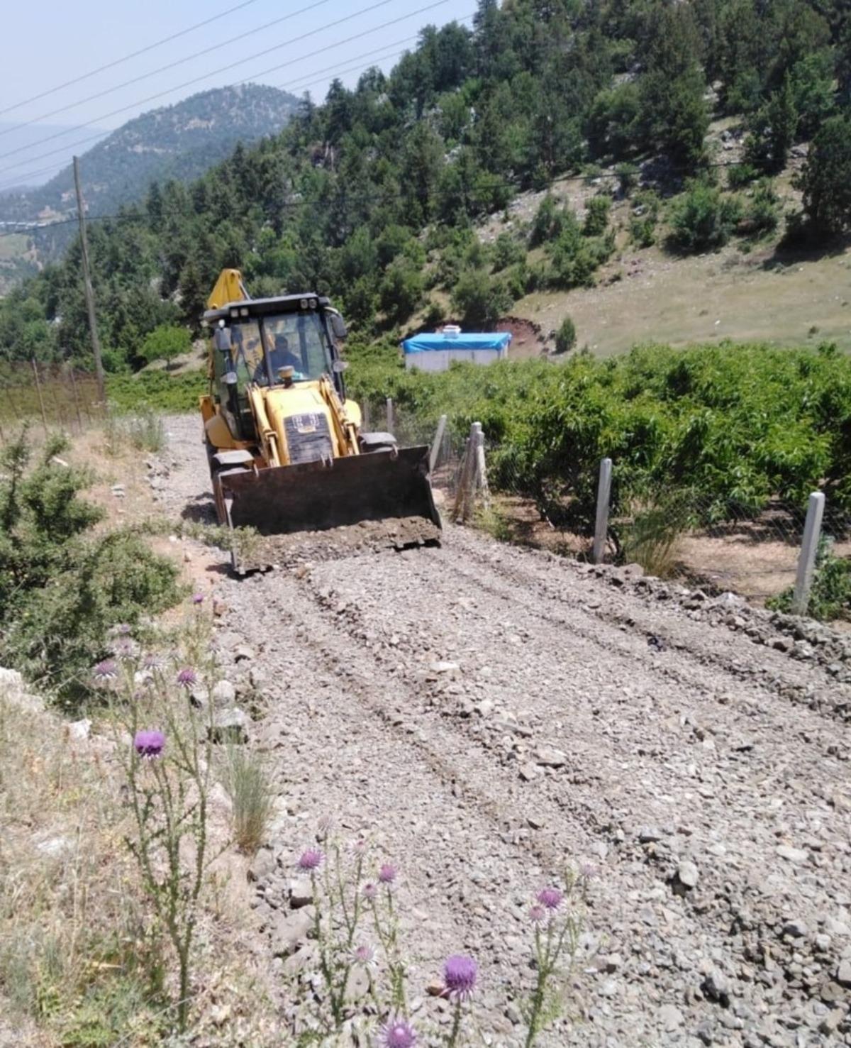 Toroslar&rsquo;da bah&ccedil;e yolları iyileştiriliyor
