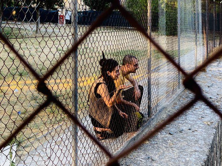 Kıbrıs'ta geçişler kapandı, hasret çeken sınırda buluştu G3