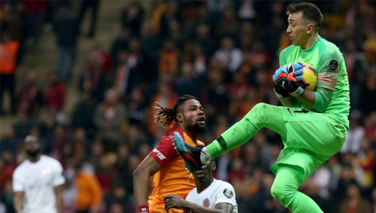 Galatasaray'a Luyindama i&ccedil;in astronomik teklif!