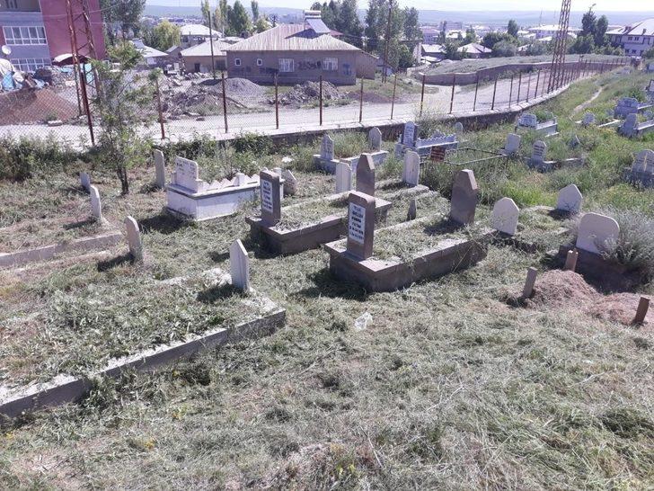 Bulanık Belediyesinden mezarlık onarımı G3