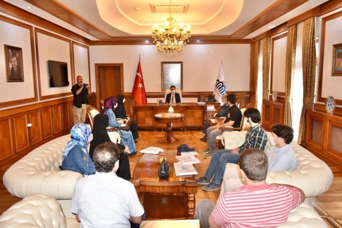 Mevlid-i Nebi Gen&ccedil;lik Bilgi Yarışması&rsquo;nda dereceye girenler &ouml;d&uuml;llendirildi