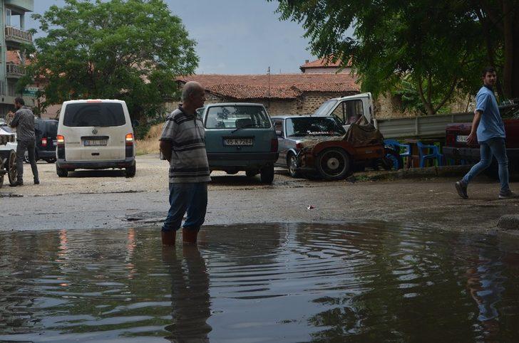 Sağanak yağış Kula’da hayatı olumsuz etkiledi G2