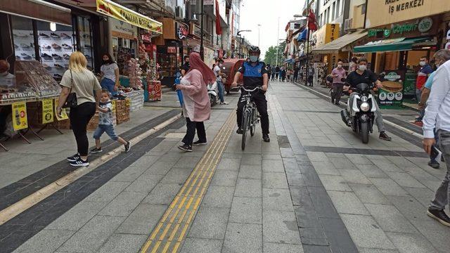 Düzce sokaklarında bisikletli polis dönemi