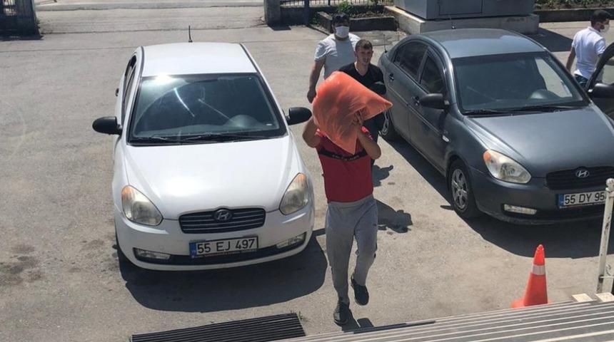 Mağazadan kıyafet hırsızlığına 2 tutuklama