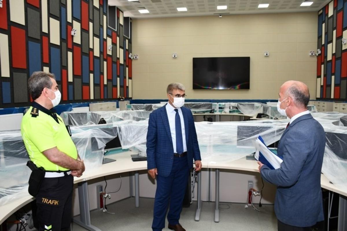 Vali G&uuml;rel, 112 Acil &Ccedil;ağrı Merkezi hizmet binasını inceledi