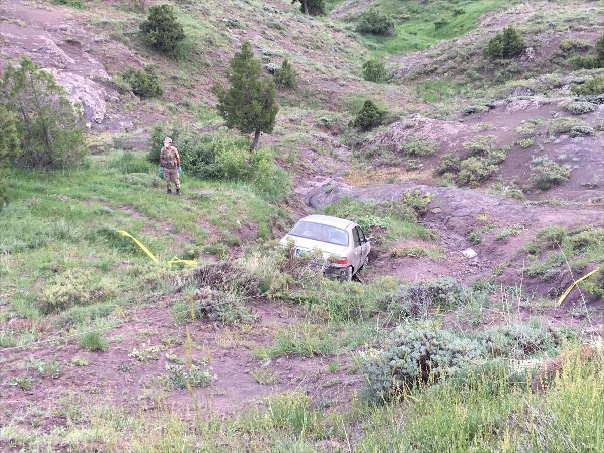 Sivas'ta otomobil u&ccedil;uruma yuvarlandı: 1 &ouml;l&uuml;