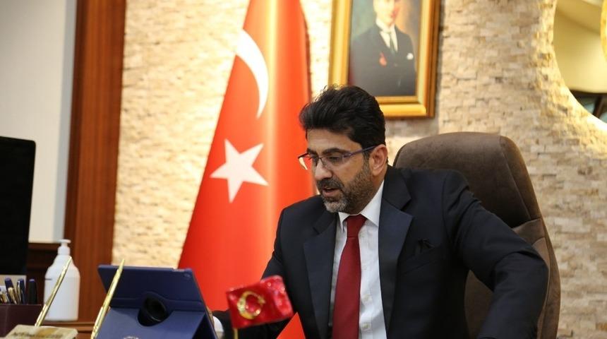 Rekt&ouml;r Aldemir, mağdur aile ile video konferansta g&ouml;r&uuml;şt&uuml;