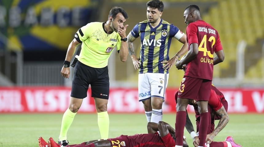 Fenerbah&ccedil;e'de Ozan Tufan VAR'dan kırmızı kart g&ouml;rd&uuml;!