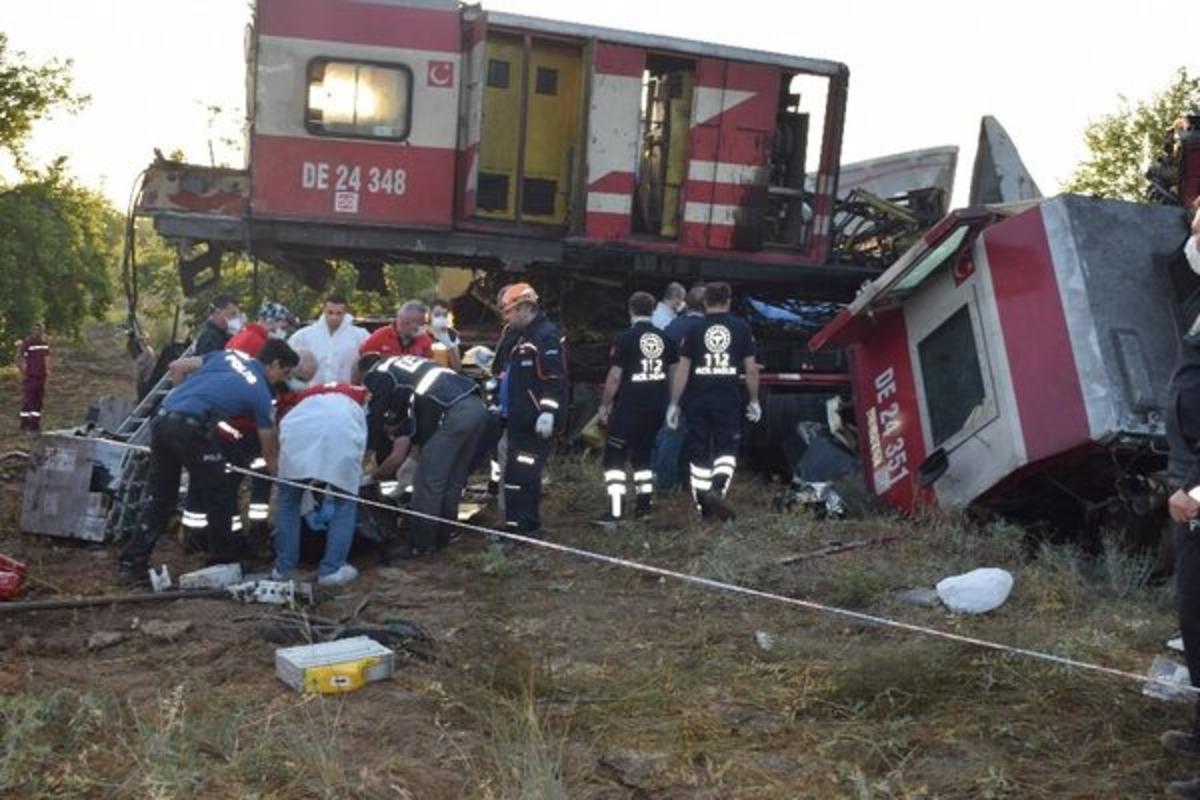 Malatya'da y&uuml;k trenleri &ccedil;apıştı! &Ouml;l&uuml; sayısı 2'ye y&uuml;kseldi