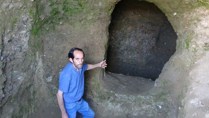 Defineciler asırlık mezarlara zarar verdi G1